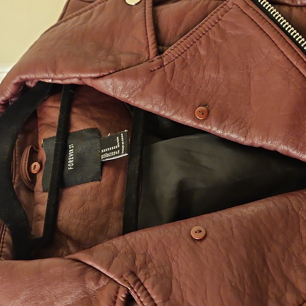 Forever 21 Wine Faux Leather Moto Jacket Size M - Picture 3 of 6